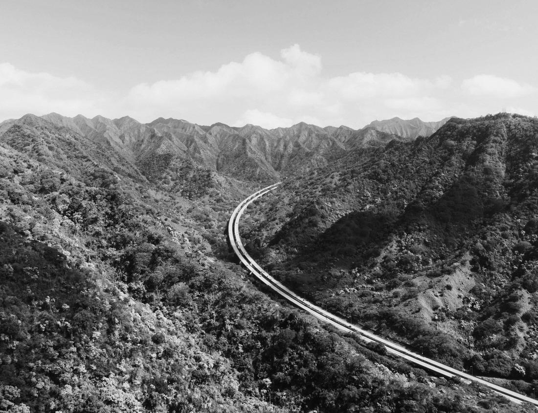 Noah Jigsaw Puzzle Overlooking view of 'Aiea Loop Trail in Hawaii, USA. in black white 1000 pieces