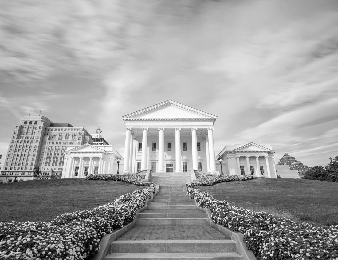 Noah Jigsaw Puzzle Virginia State Capitol Building in Richmond, Virginia, USA. in black white 1000 pieces