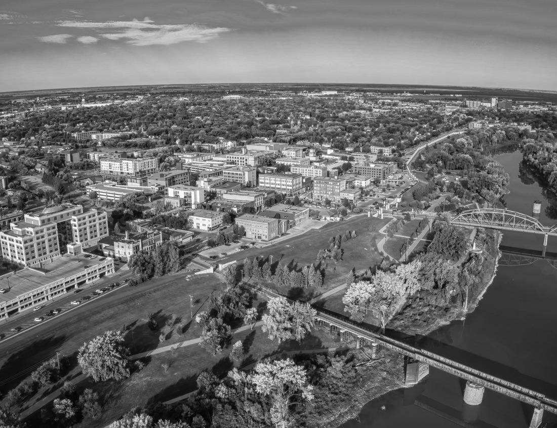 Noah Jigsaw Puzzle Grand Prismatic Spring in Yellowstone National Park with steam rising in black white 1000 pieces