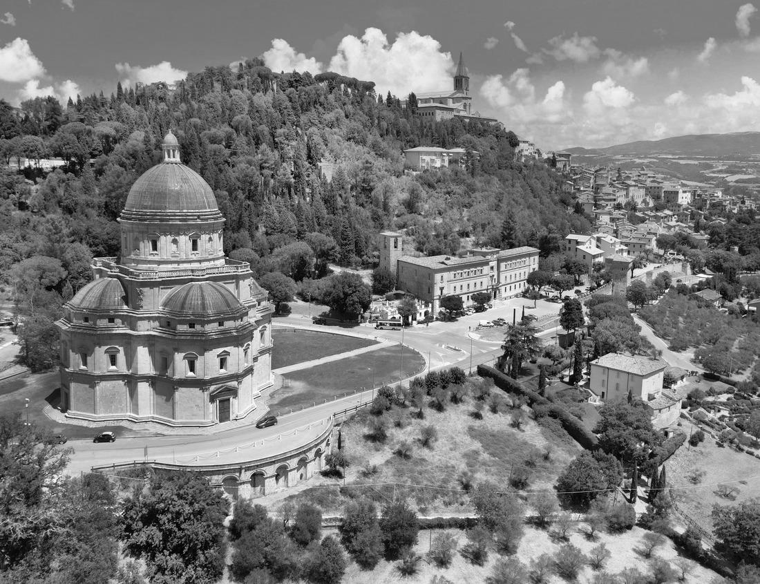 Noah Jigsaw Puzzle Medieval historical town of Todi in Umbria, province of Perugia, Italy. in black white 1000 pieces