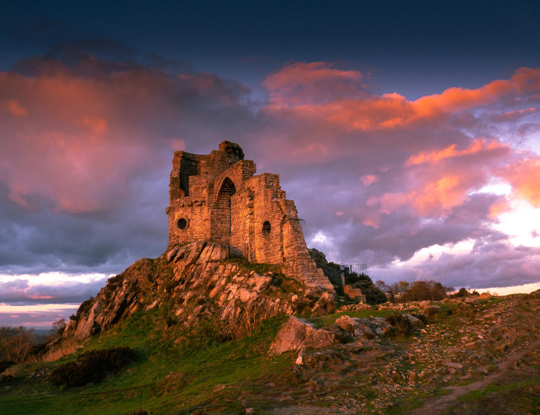 Noah Jigsaw Puzzle Mow Cop Castle Folly, Cheshire 1000 pieces
