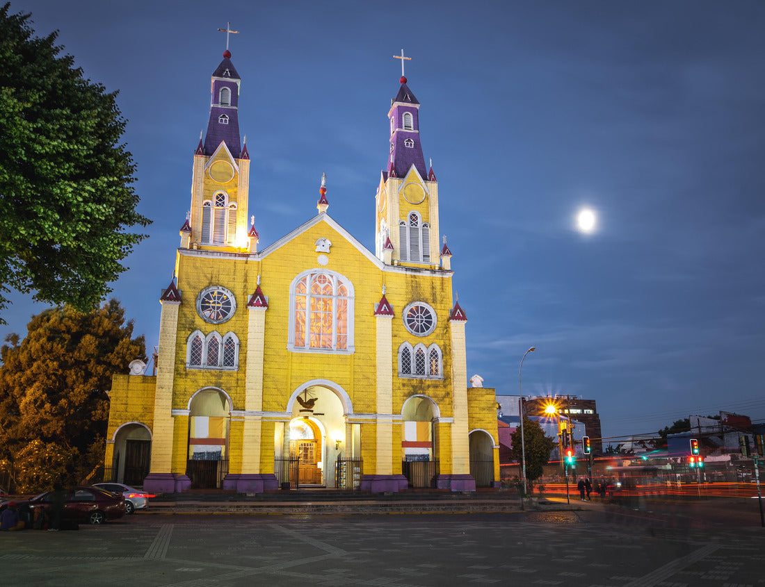 Noah Jigsaw Puzzle Church of San Francisco and Plaza de Armas Square at night - Castro, Chiloe Island, Chile 1000 pieces