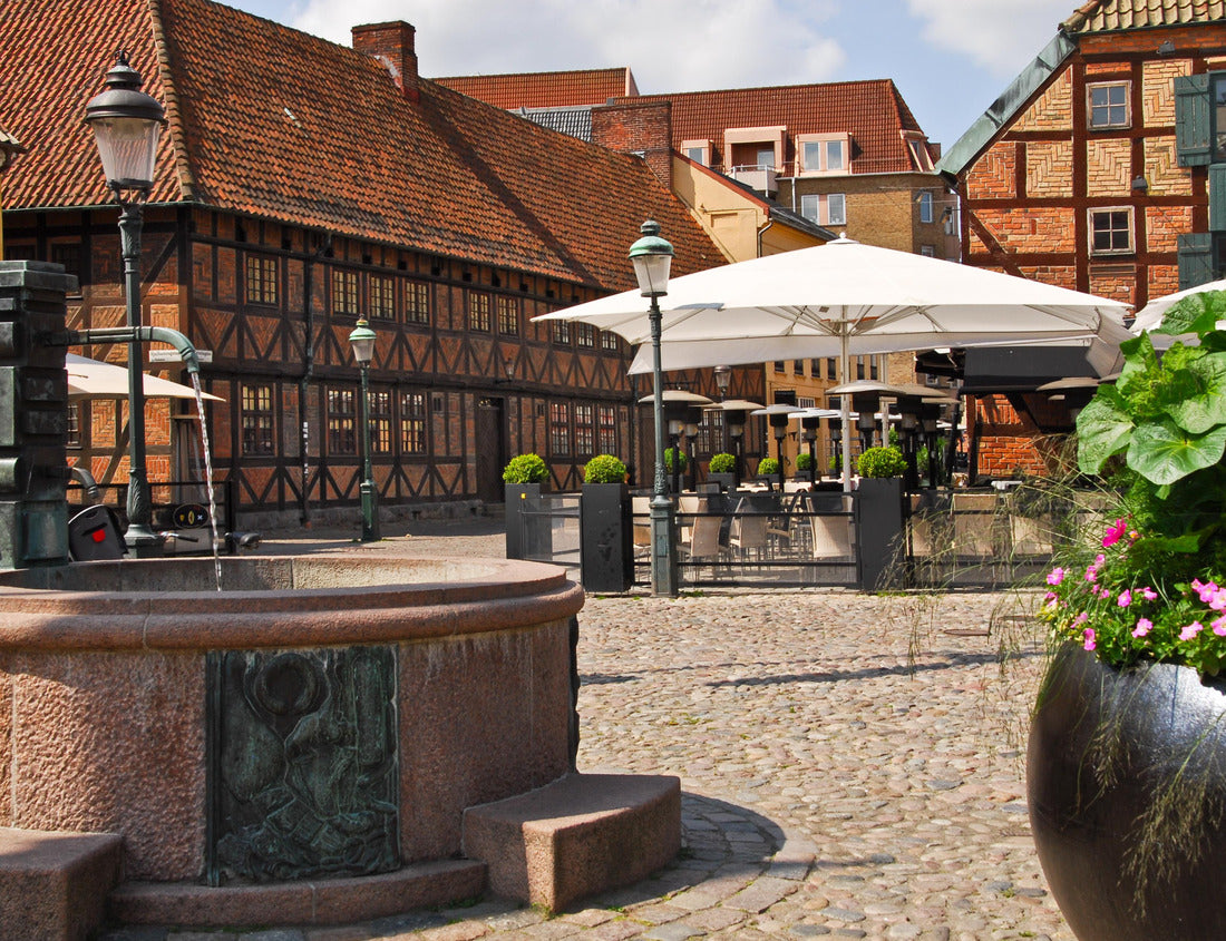 Noah Jigsaw Puzzle Lilla Torg in Malmo in the summer. Sweden 1000 pieces