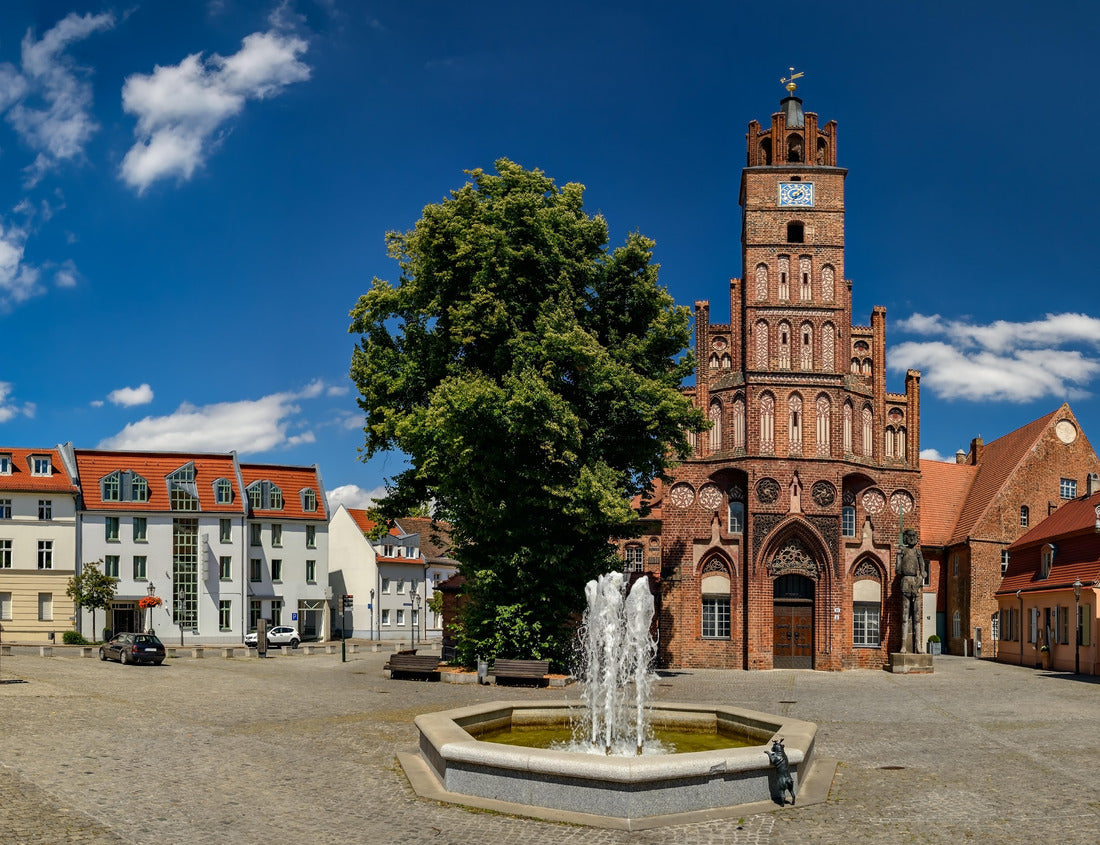 Noah Jigsaw Puzzle Listed architectural ensemble: “Altstädter Markt” in “Brandenburg an der Havel” with old town hall and “Roland” (a medieval statue that symbols the municipal law) 1000 pieces