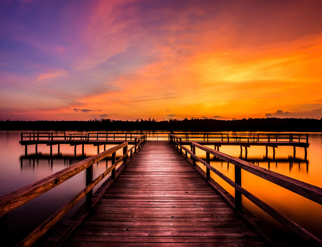 Noah Jigsaw Puzzle Evening at Elvis Presley Lake. Elvis Presley Lake is a 100-acre lake in Lee County, outside of Tupelo, Mississippi 1000 pieces