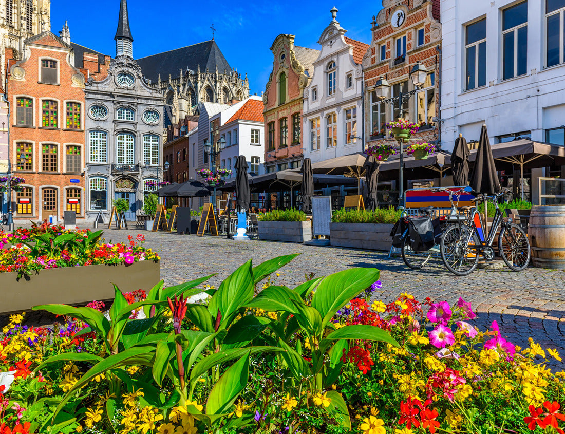 Noah Jigsaw Puzzle Grote Markt in Mechelen, Belgium. Mechelen is a city and municipality in the province of Antwerp, Flanders, Belgium 1000 pieces
