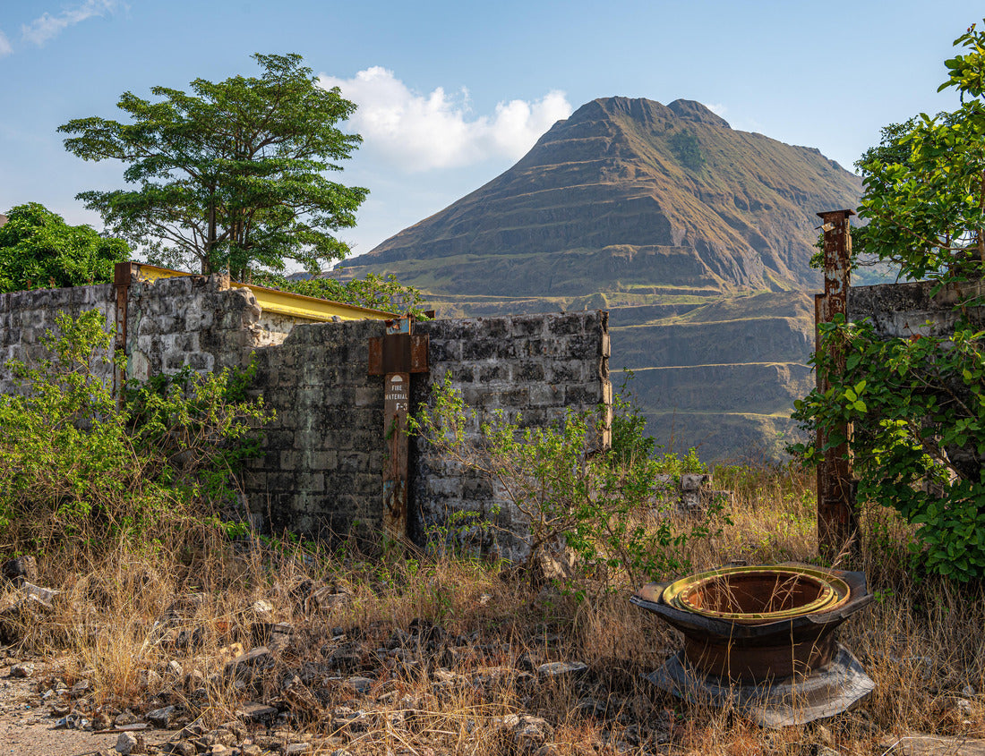 Noah Jigsaw Puzzle Mount Nimba, Liberia: an abandoned mining site and the highest point in West Africa 1000 pieces