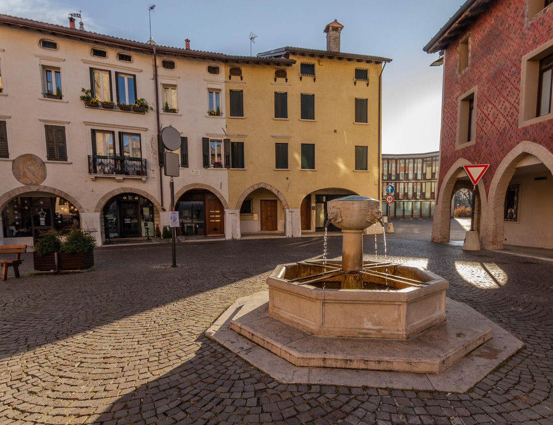 Noah Jigsaw Puzzle Antique fountain on San Marco Square in Pordenone 1000 pieces
