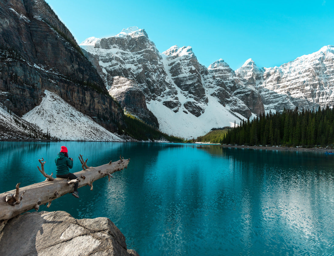 Noah Jigsaw Puzzle Beautiful turquoise water, Moraine Lake with snow-capped Rocky Mountains in Banff National Park, Alberta, Canada 1000 pieces