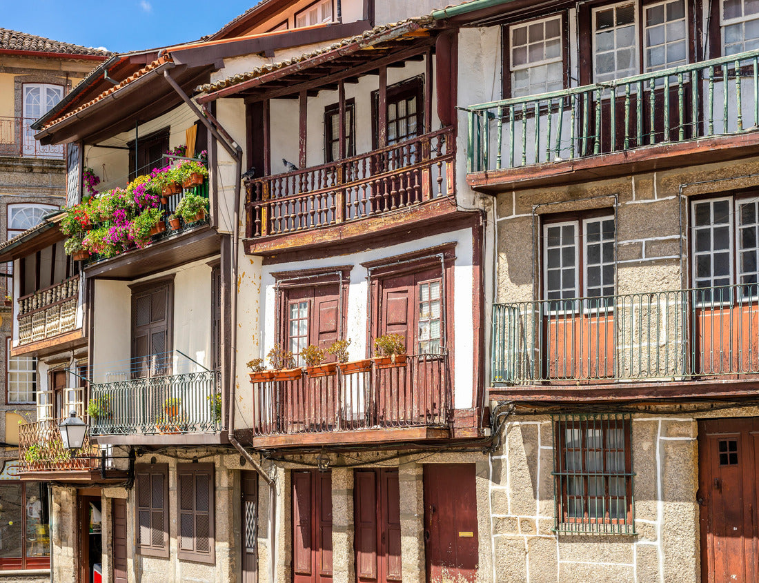 Noah Jigsaw Puzzle Medieval architecture of São Tiago square in the old town of Guimarães, Portugal 1000 pieces