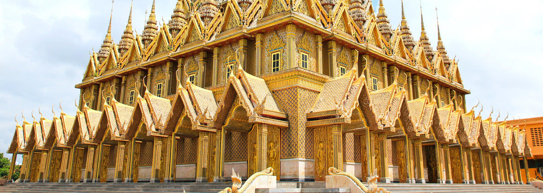 Noah Jigsaw Puzzle Golden pagoda in the Wat Tha Sung temple in Uthai Thani, Thailand Panorama 1000 Pieces