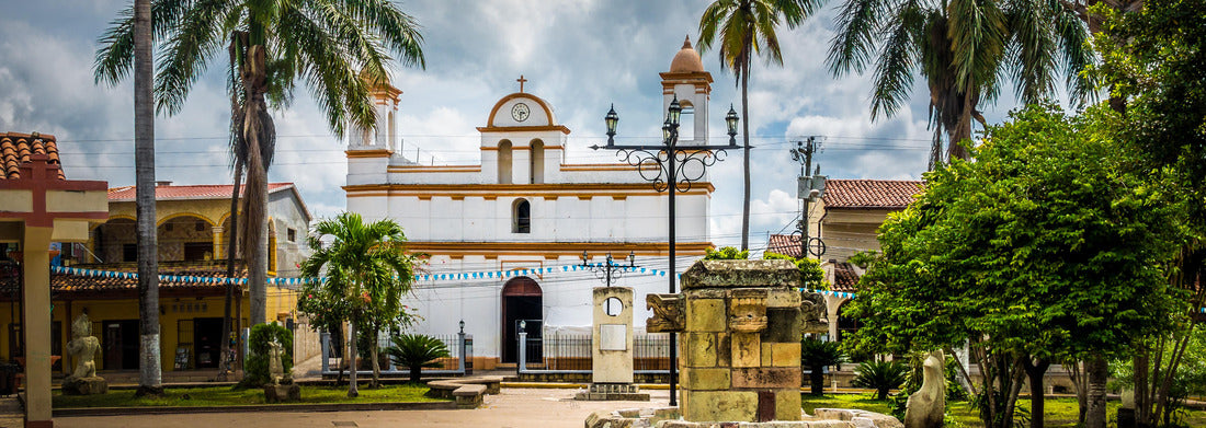 Noah Jigsaw Puzzle Main square of Copan Ruinas City, Honduras Panorama 1000 Pieces