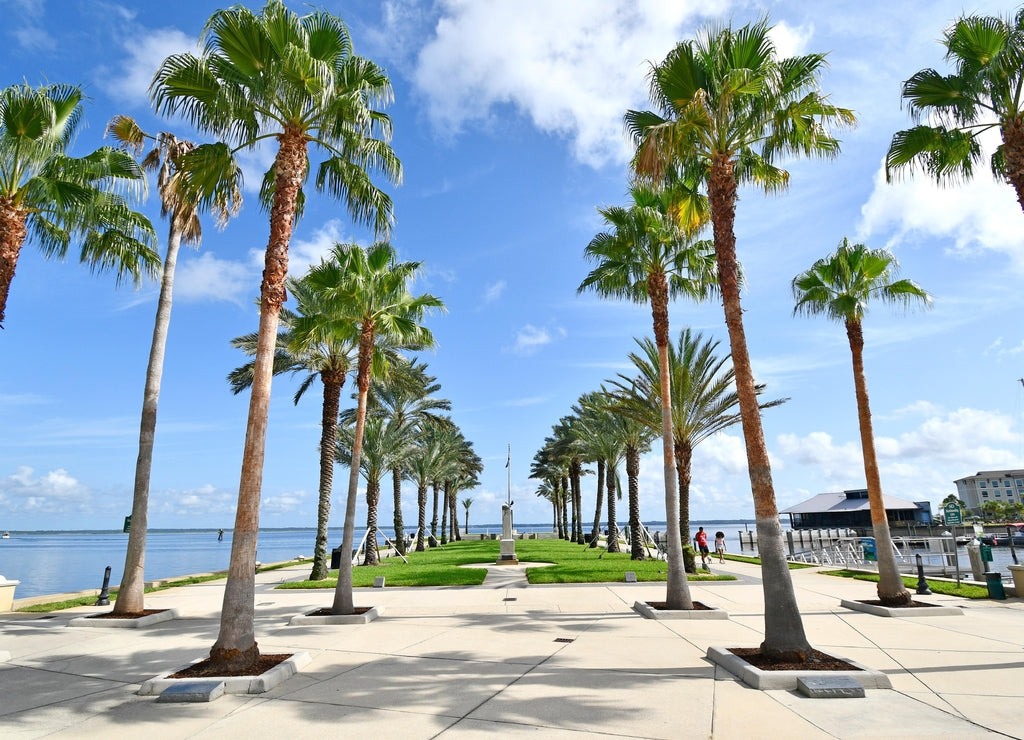 Park along Sanford riverwalk near downtown Sanford, Florida