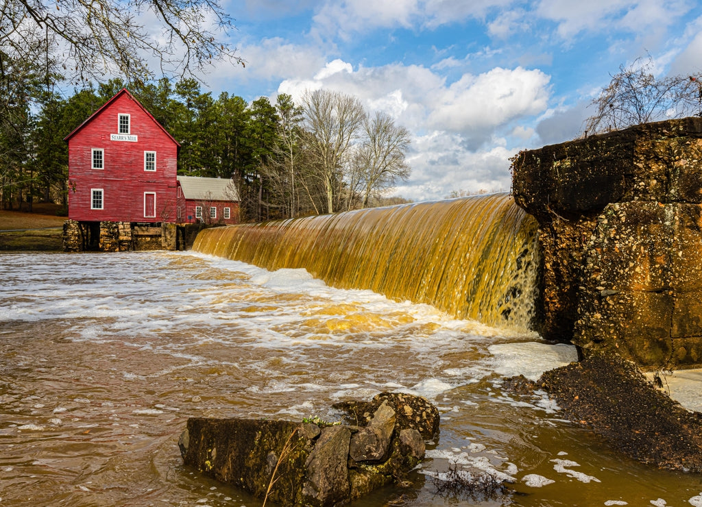 Historic Starr's Mill on Whitewater Creek, Fayetteville, Georgia, USA