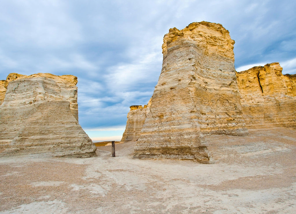 USA, Kansas, Oakley. Monument Rocks