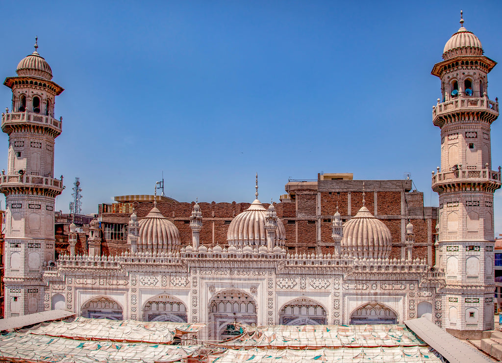 old mosque in peshawar, The Mahabat Khan Mosque; sometimes spelt Mohabbat Khan Mosque, is a 17th-century Mughal-era mosque in Peshawar, Pakistan