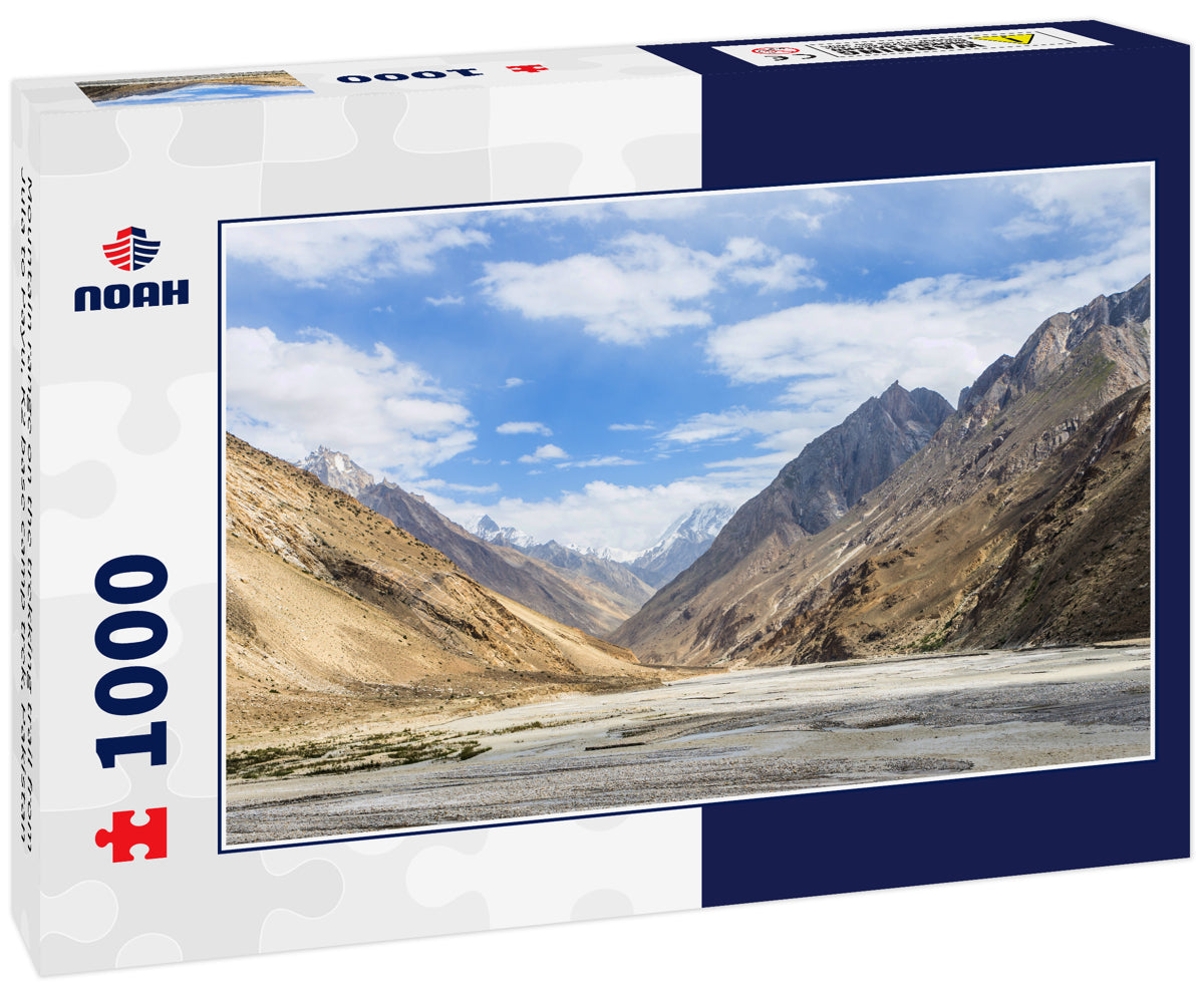 Mountain range on the trekking trail from Jula to Payu, K2 base camp trek, Pakistan