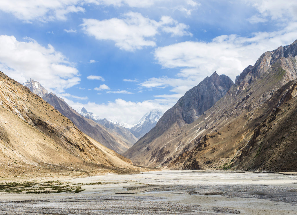 Mountain range on the trekking trail from Jula to Payu, K2 base camp trek, Pakistan
