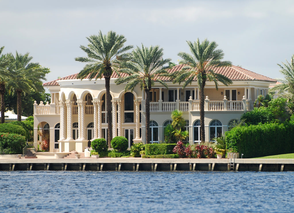Wealthy waterfront residential community in Florida