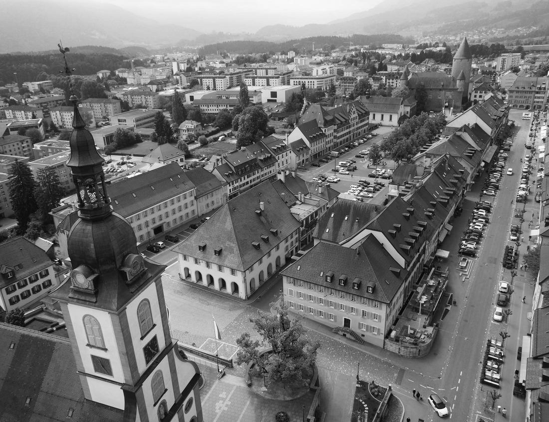 Noah Jigsaw Puzzle Aerial view of downtown Santa Ana, California in black white 1000 pieces