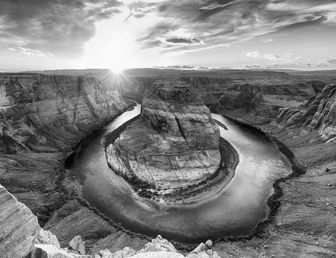 Noah Jigsaw Puzzle Japan. Panorama of Tokyo from afar in black white 1000 pieces