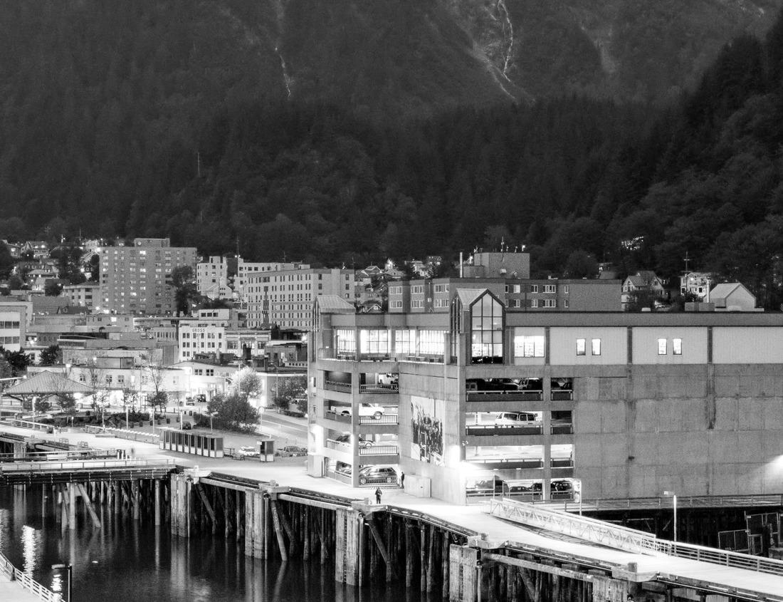 Noah Jigsaw Puzzle City Gate Gransee (Mark Brandenburg), Germany in black white 1000 pieces