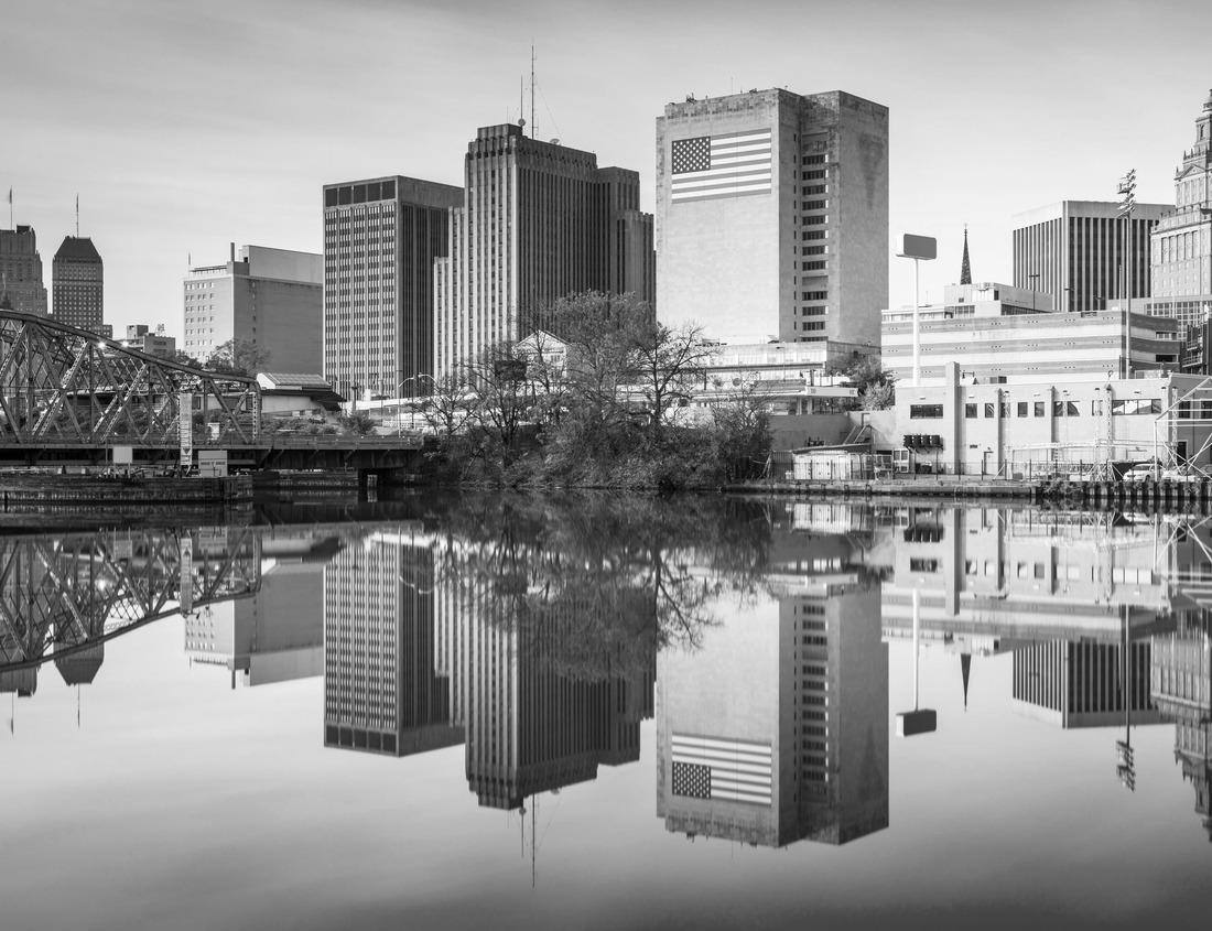 Noah Jigsaw Puzzle Coffee beans in African village, Uganda in black white 1000 pieces