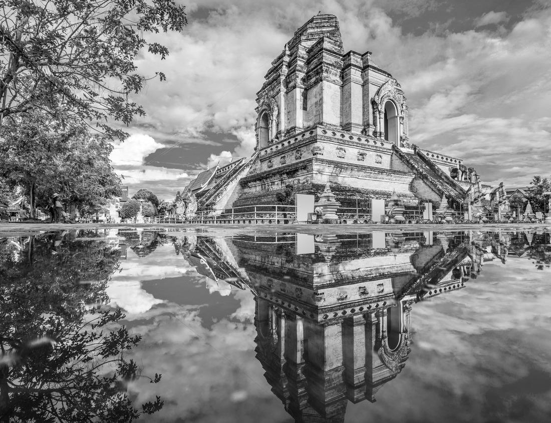 Noah Jigsaw Puzzle Church in Kitzingen, Bavaria, Germany in black white 1000 pieces