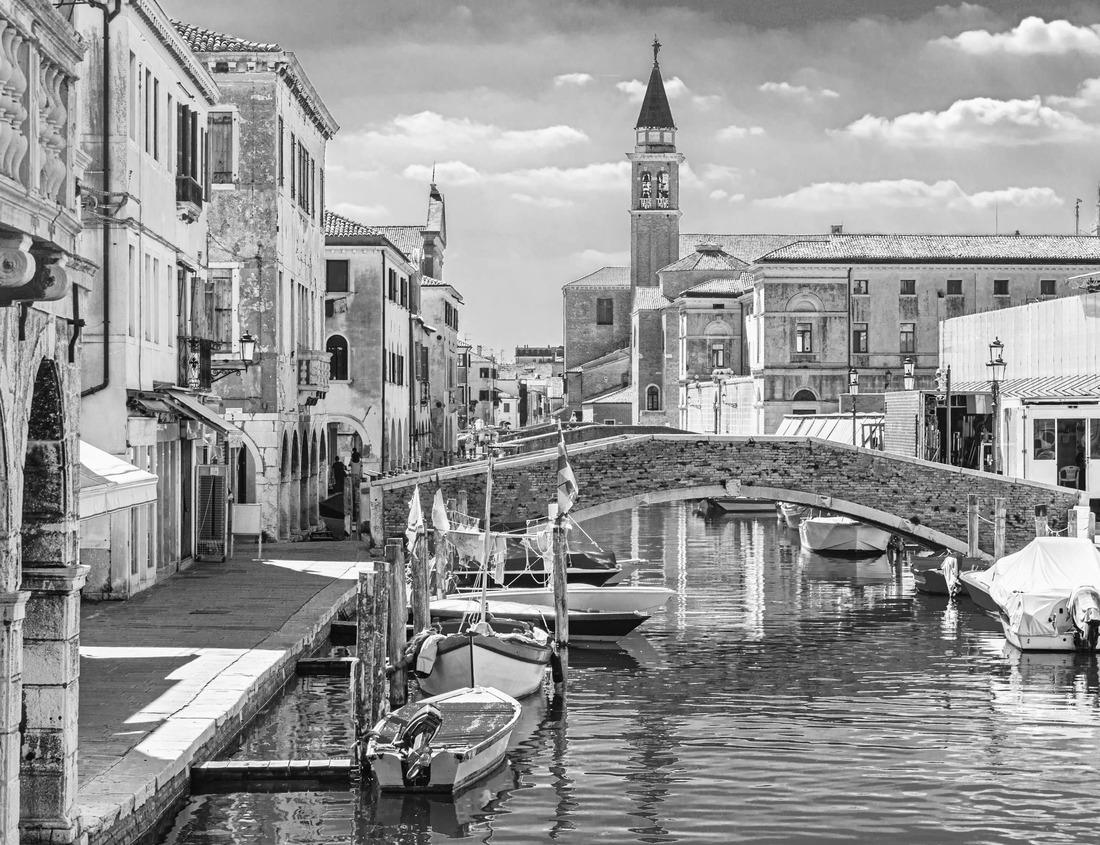 Noah Jigsaw Puzzle Indiana State Capitol Building in Indianapolis, Indiana, USA in black white 1000 pieces