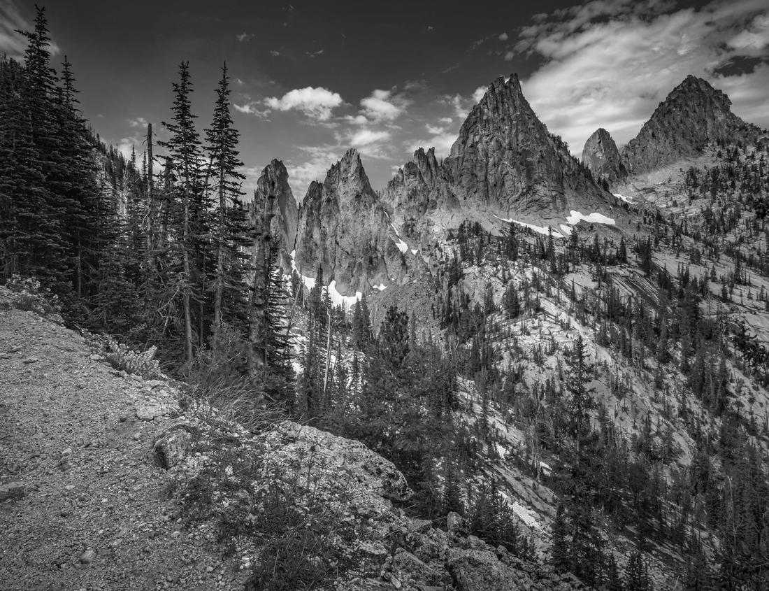 Noah Jigsaw Puzzle Henry County Courthouse in early morning light. Cambridge, Illinois in black white 1000 pieces