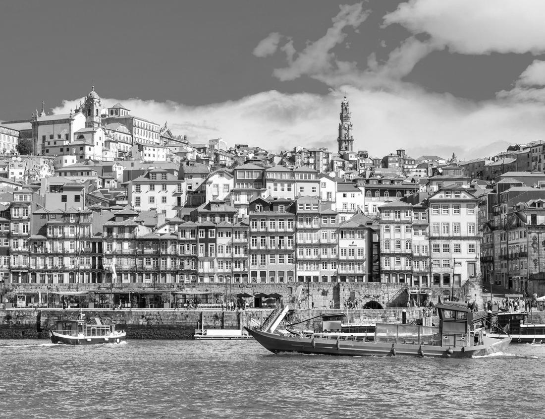 Noah Jigsaw Puzzle Beautiful view of Scilla city with Ruffo Castle on the background, administrative part of the metropolitan city of Reggio Calabria, Italy in black white 1000 pieces