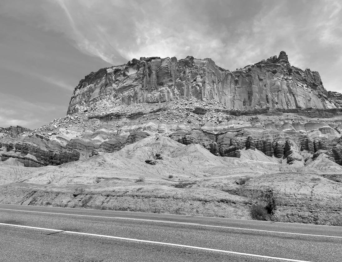 Noah Jigsaw Puzzle fishing boat in Vernazza - Cinque Terre on the mountain near the Mediterranean Sea in Liguria - Italy in black white 1000 pieces
