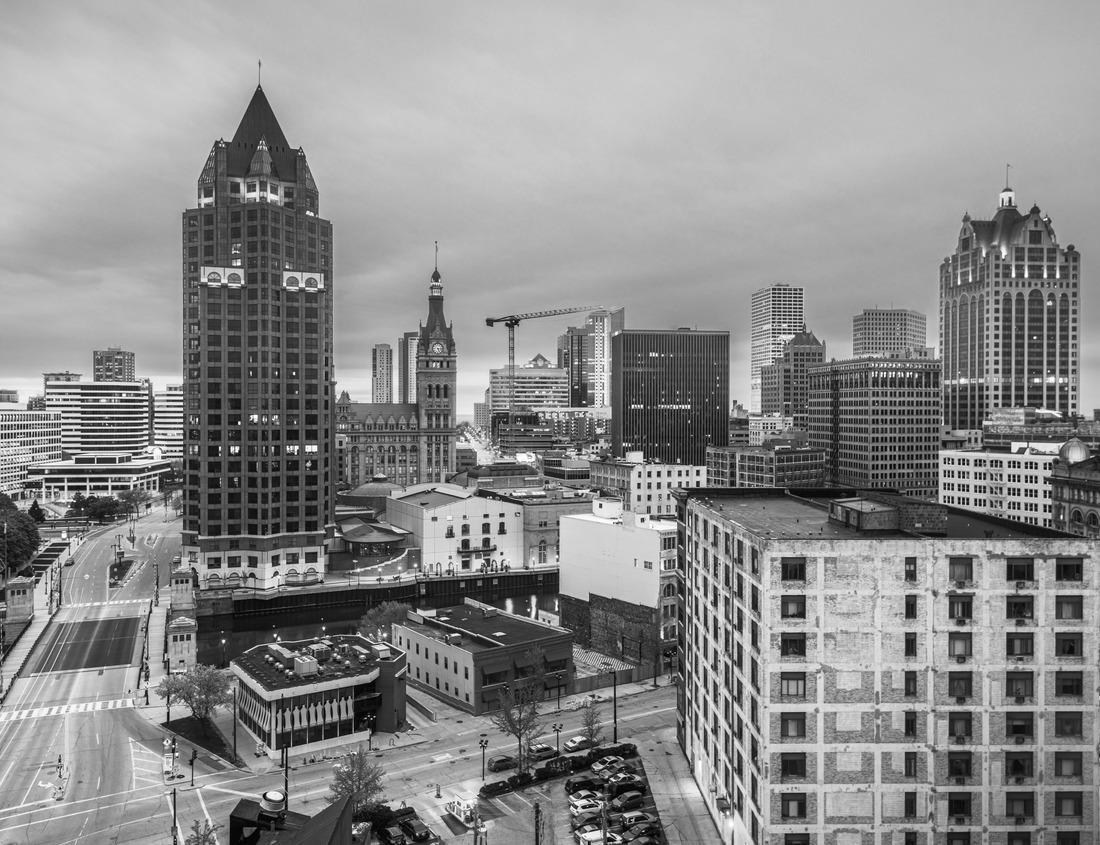 Noah Jigsaw Puzzle Indianapolis, Indiana, USA skyline over Monument Circle at night in black white 1000 pieces