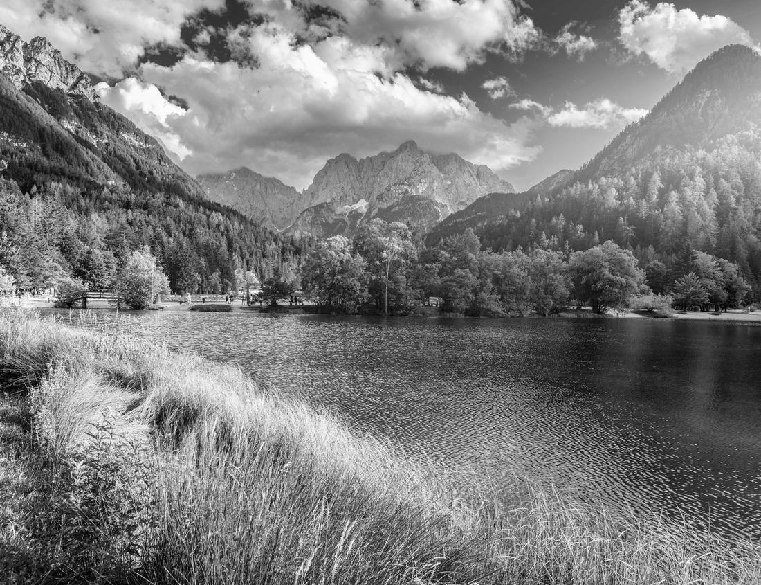 Noah Jigsaw Puzzle Beautiful romantic view on Church in Hallstatt on Hallstatter lake, alps Mountains. Salzkammergut, Salzburger Land, nearby Salzburg, Austria in black white 1000 pieces
