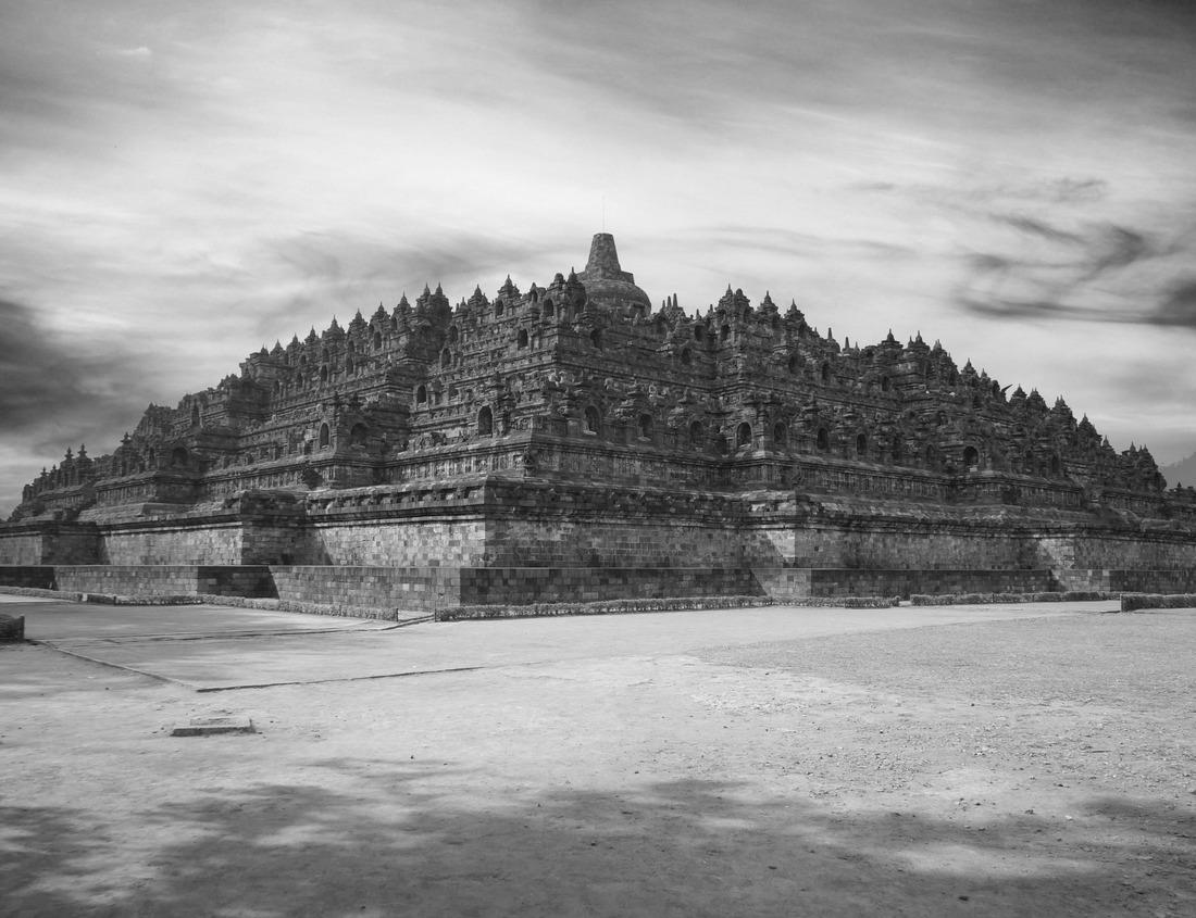 Noah Jigsaw Puzzle Hiawassee, Georgia, USA landscape with Chatuge Lake in early fall at dusk in black white 1000 pieces
