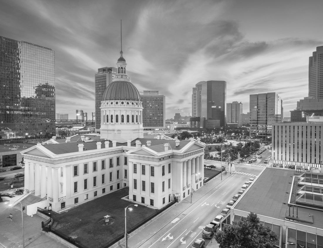 Noah Jigsaw Puzzle Downtown Vicksburg near the Yazoo Diversion Canal in black white 1000 pieces
