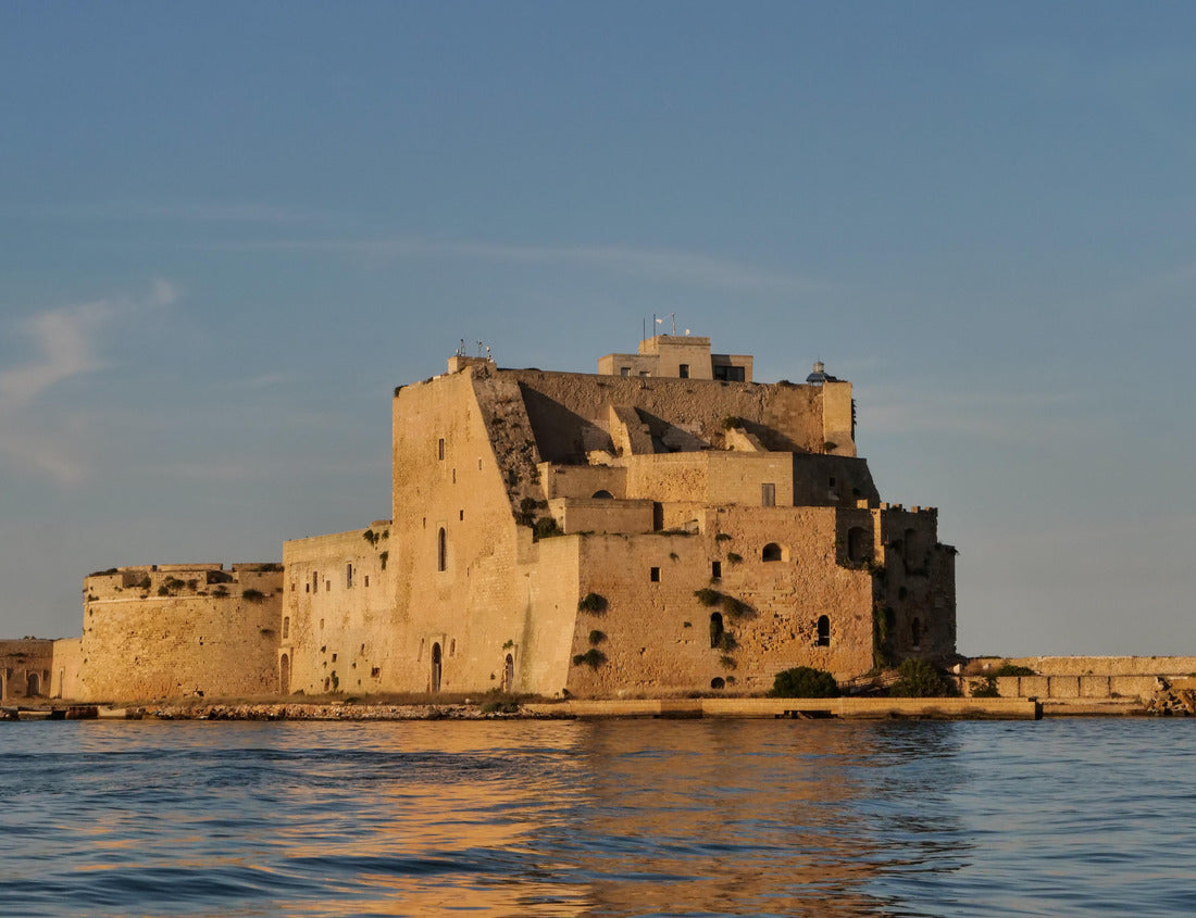 Noah Jigsaw Puzzle Alfonsino Castle of Brindisi. Sea castle 1000 pieces