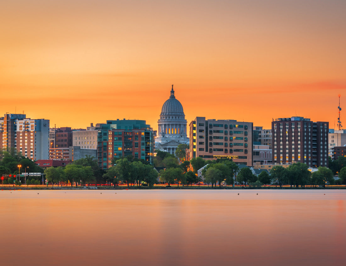 Noah Jigsaw Puzzle Madison, Wisconsin, USA downtown skyline at dusk on Lake Monona 1000 pieces