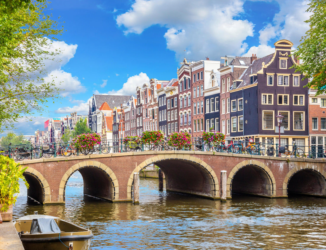 Noah Jigsaw Puzzle Downtown Amsterdam - Amstel river, old houses and a bridge. Beautiful view of the famous city of Amsterdam 1000 pieces