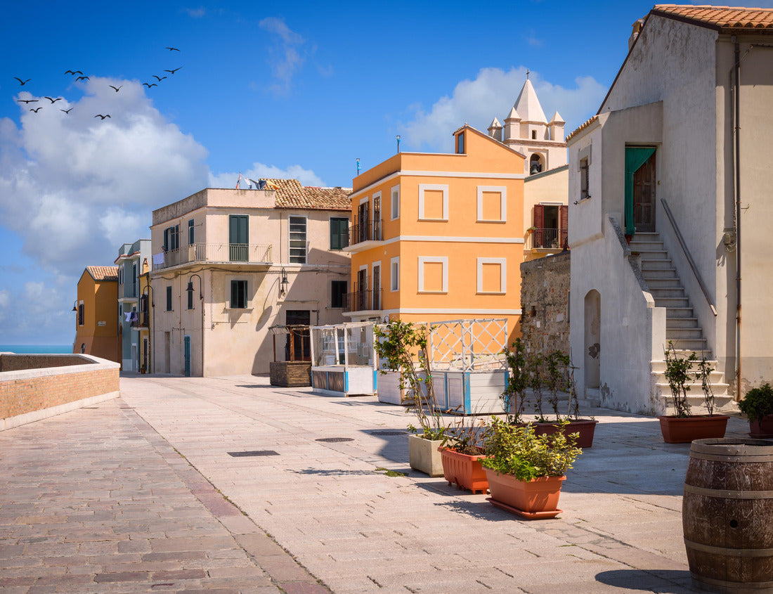Noah Jigsaw Puzzle Colored houses in the old town, Termoli, Italy 1000 pieces