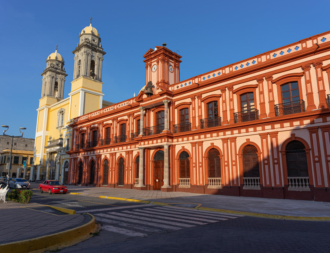 Noah Jigsaw Puzzle Government palace and chapel, city of Colima, Mexico. 1000 pieces