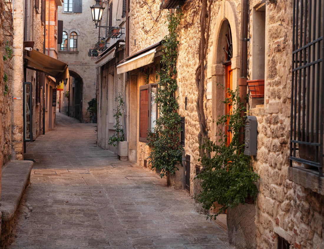 Noah Jigsaw Puzzle City of San Marino, Republic of San Marino narrow medieval alleyways 1000 pieces