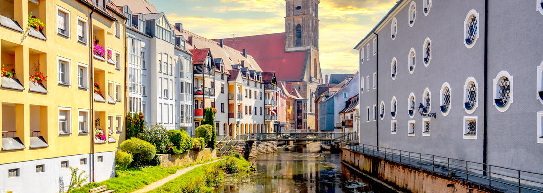 Noah Jigsaw Puzzle A meditating monk in front of a Chinese temple, misty mountains in the background Panorama 1000 Pieces