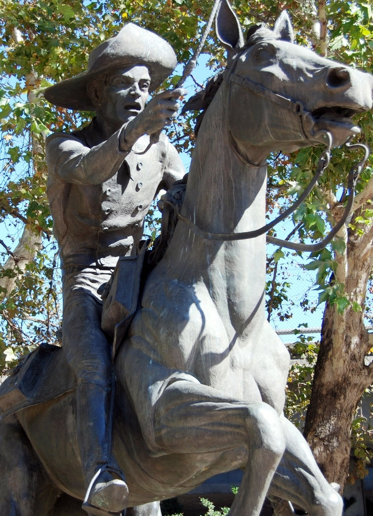 Sacramento California Western terminis Pony Express statue