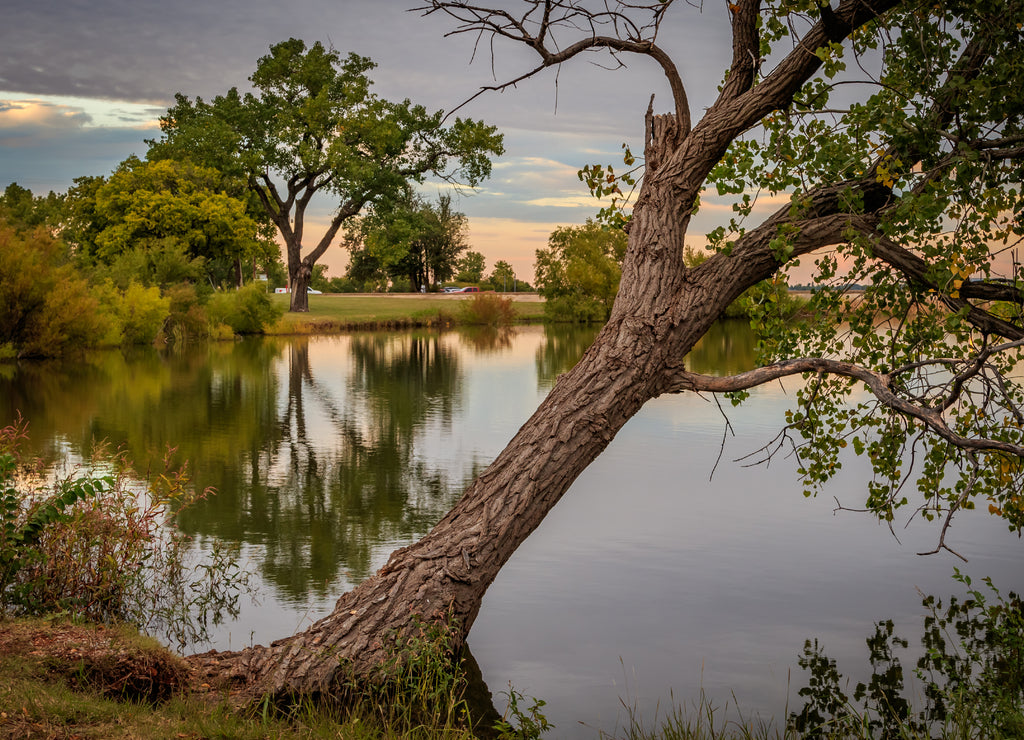 Oklahoma City's Lake hefner at the days end in early autumn