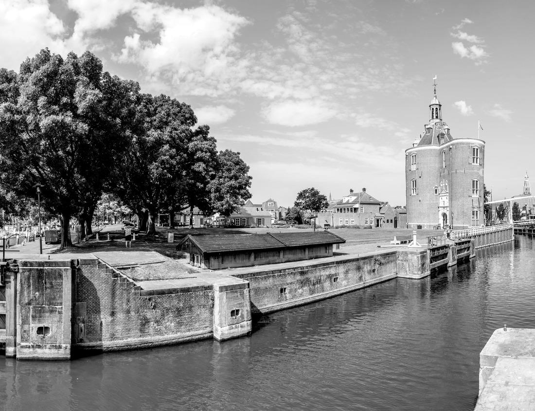 Noah Jigsaw Puzzle Amphitheater of El Jem in Tunisia in black white 1000 pieces