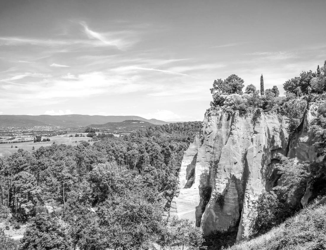 Noah Jigsaw Puzzle Beautiful Round Lake near Plummer in Heyburn State Park, Benewah County, Idaho in black white 1000 pieces