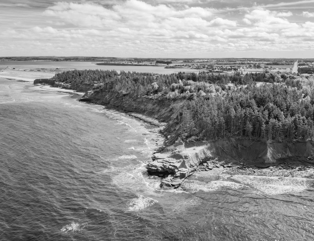 Noah Jigsaw Puzzle Beautiful view of the Arch of Trajan and the Cattedrale di San Ciriaco church in the background. Sunny summer city of Ancona, Italy in black white 1000 pieces