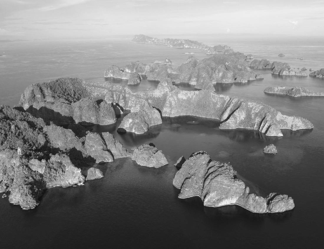 Noah Jigsaw Puzzle Crookston is a small town in the grasslands of northwestern Minnesota on Red Lake in black white 1000 pieces