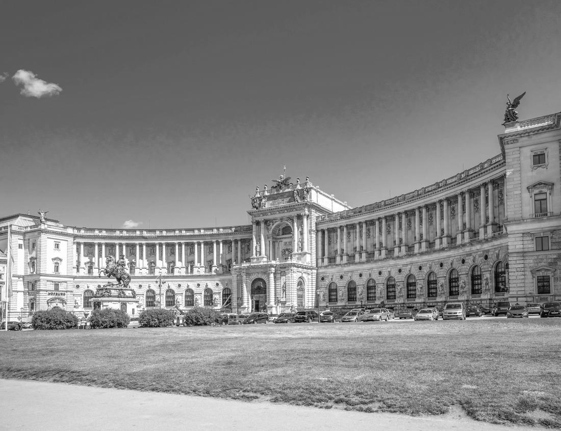 Noah Jigsaw Puzzle Green landscape of tropical Uganda in black white 1000 pieces